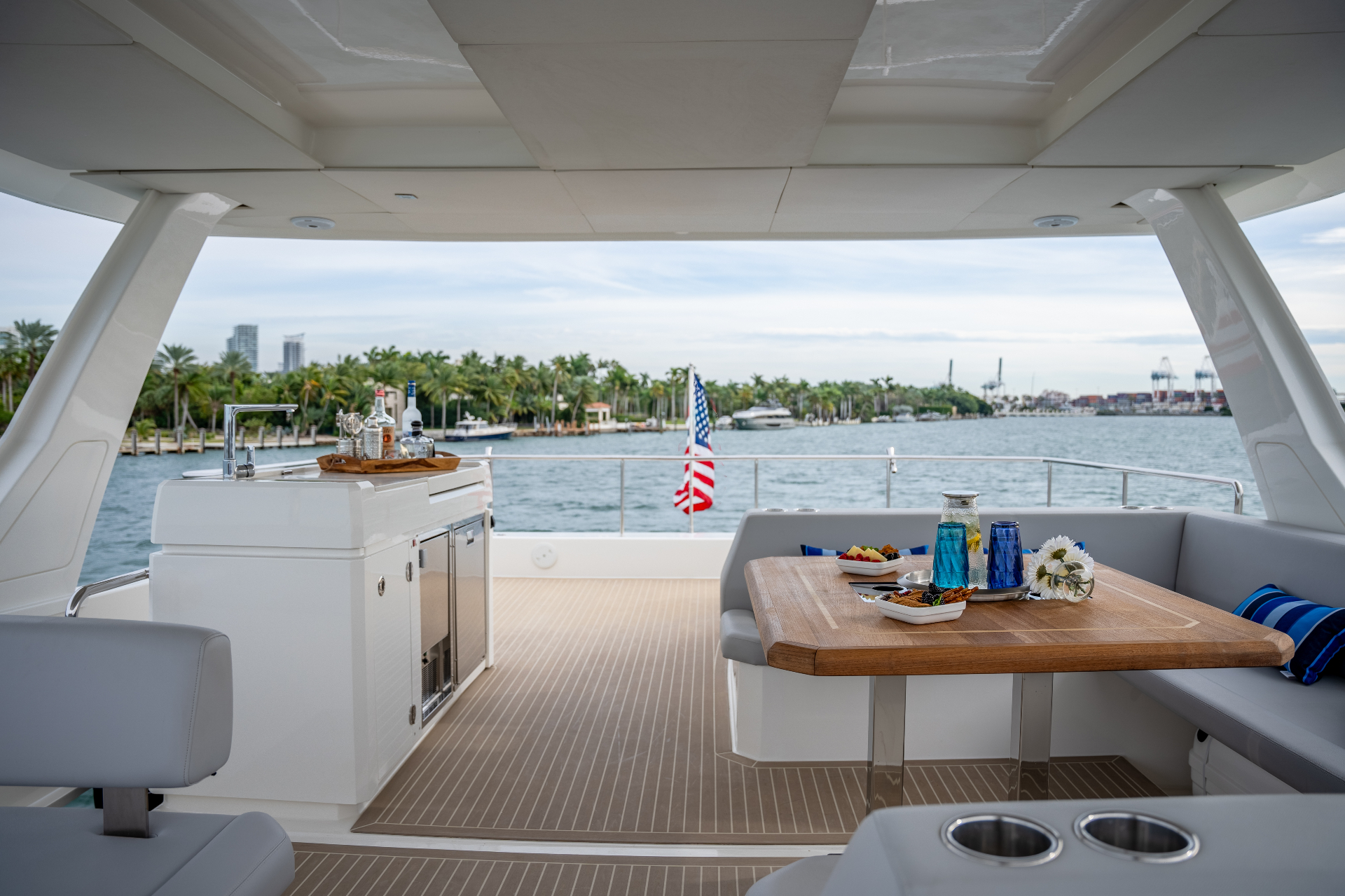 Leopard Cat aft deck entertaining area