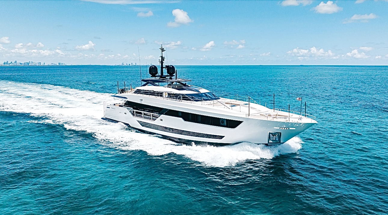 Ferretti Custom Line