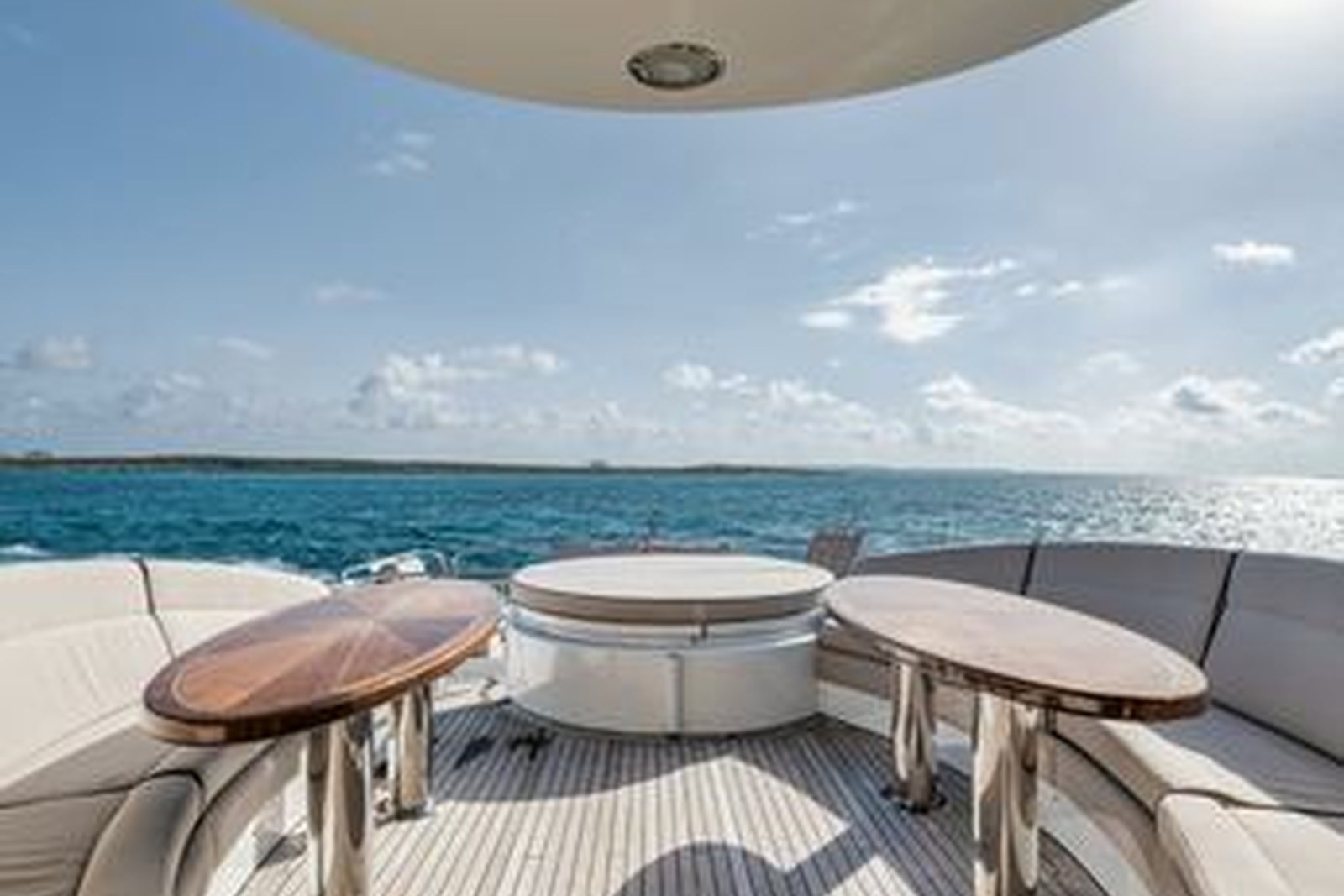 Aft deck lounge
